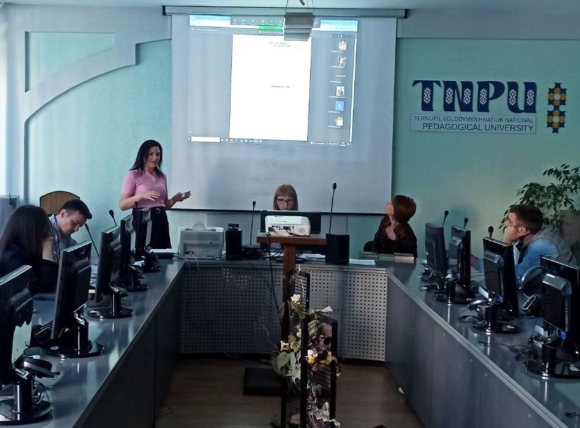 Виступ доцента кафедри теорії і практики перекладу Мар'яни Караневич.jpg